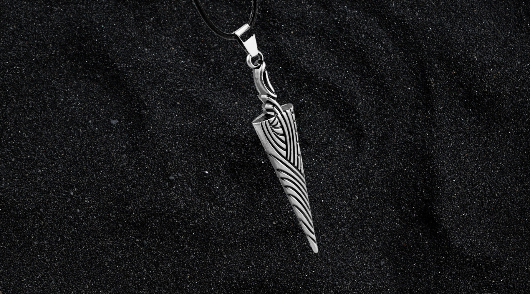 Discover the Perfect Metal Pendant Necklace – A Meaningful Gift for Loved Ones