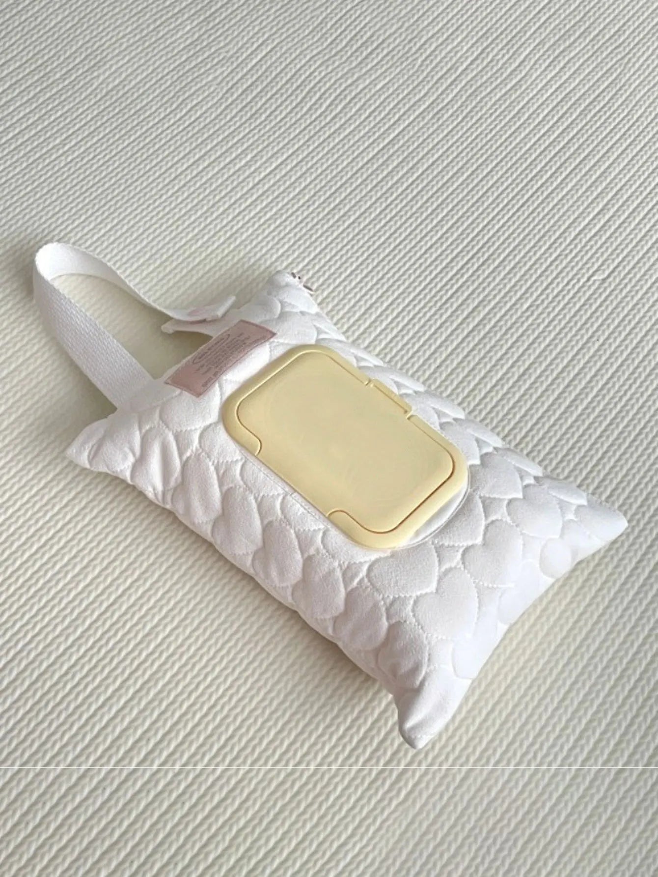 1pc heart-shaped quilted fabric tissue box with a button design,Portable, high-capacity Tissue bag for car tissue holder or wet