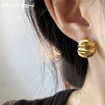 HUANZHI Gold Color C-shaped Metal Pleated Earrings for Women Girls Retro Chic Daily Party Satement Jewelry Gifts