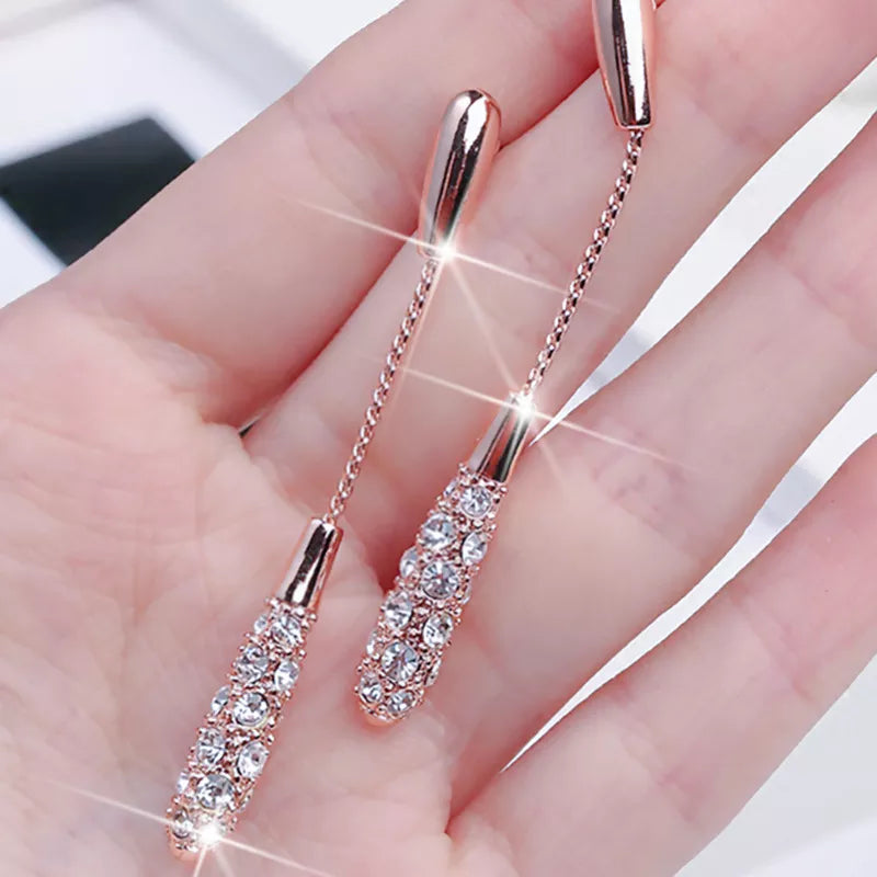 2023 New Hot Style Earrings Female Fashion and Elegant Long Drop-Shaped Alloy Earrings Jewelry Wedding Engagement Gift